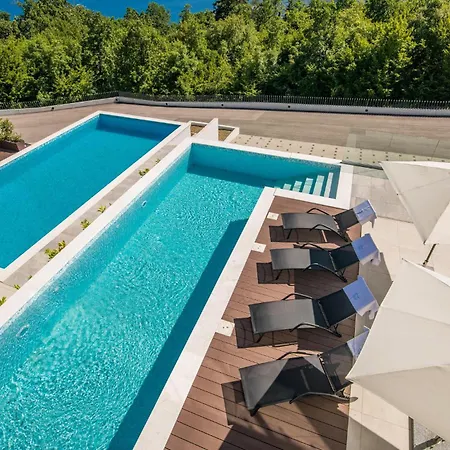 In With Swimming Pool Holiday home