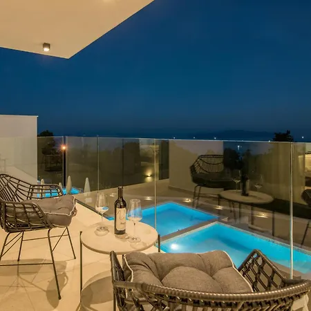 In With Swimming Pool Holiday home