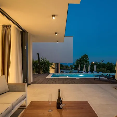 In With Swimming Pool Holiday home