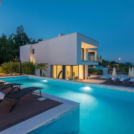 Holiday home In With Swimming Pool Icici