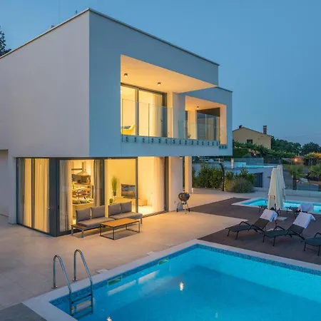 Holiday home In With Swimming Pool *
